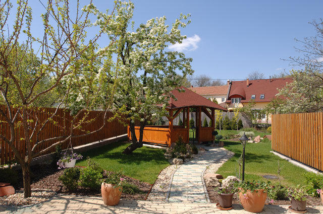 Hotel Aranykert Vendeghaz Erlau Exterior foto