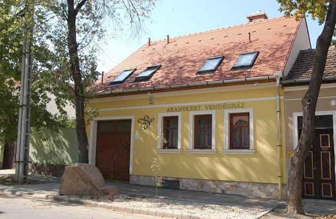 Hotel Aranykert Vendeghaz Erlau Exterior foto